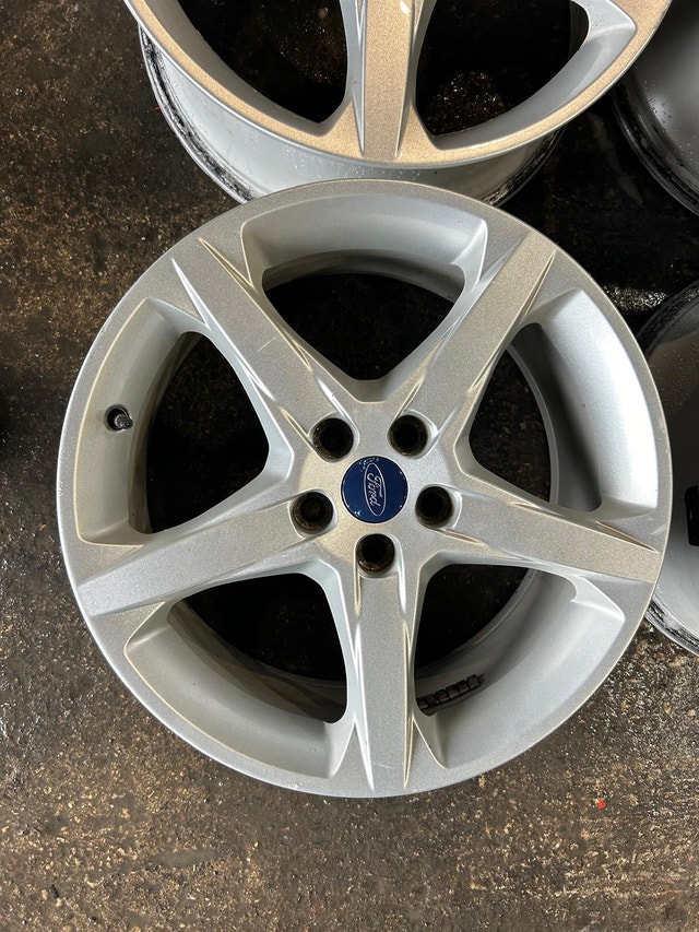 18" 18in OEM FORD WHEELS WITH TIRE PRESSURE SENSOR Tires & Rims