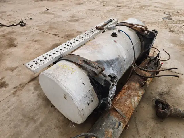 Freightliner Cascadia 125 Fuel Tank For Sale - Stock# FR-0804-18 in Heavy Equipment Parts & Accessories in Hamilton - Image 5