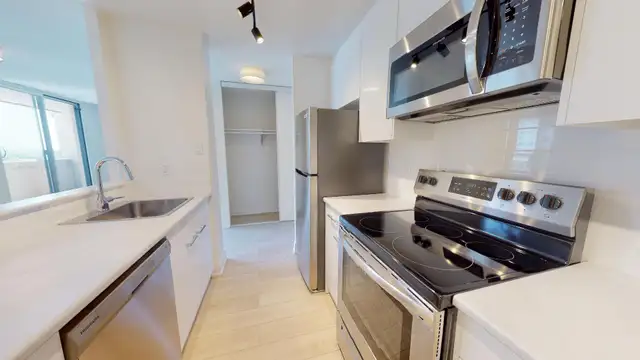 Apartment for Rent at Hanover Road, Brampton in Long Term Rentals in Mississauga / Peel Region - Image 12