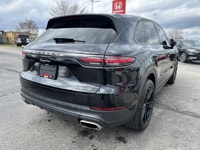Engineered for exhilarating performance and refined capability, this 2019 Porsche Cayenne Sport Util... (image 4)