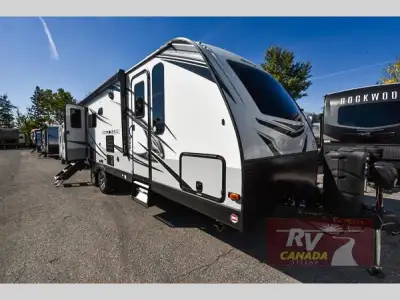 Please Call Us At 613.851.7326 with any questions? Jayco White Hawk travel trailer 27RB highlights:...