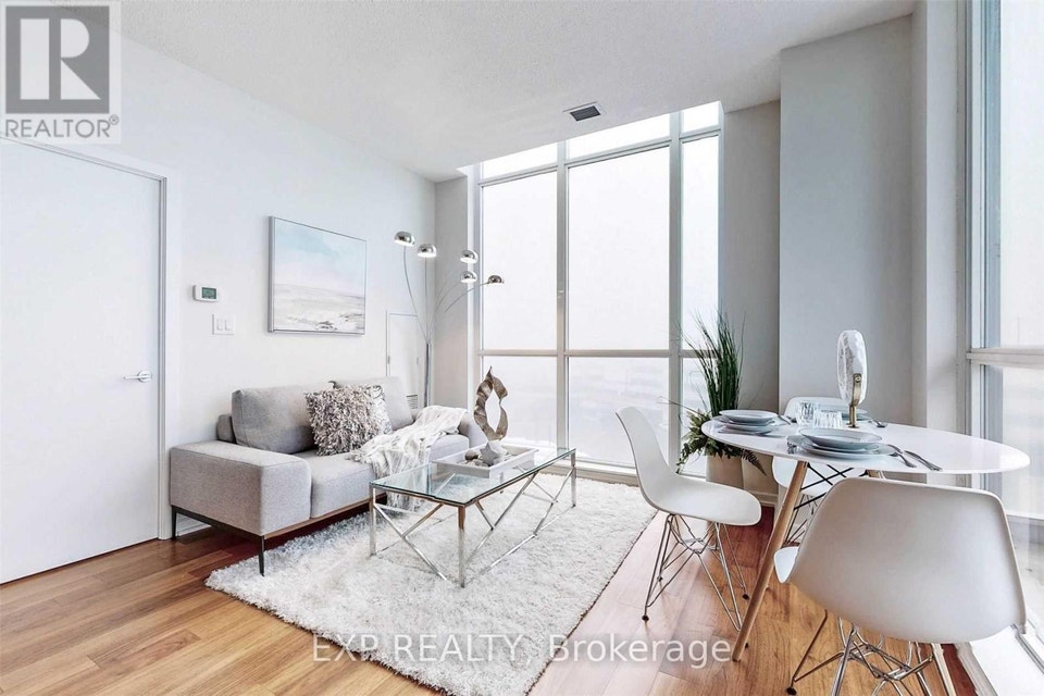 510 - 70 FOREST MANOR ROAD Toronto (Henry Farm), Ontario 4