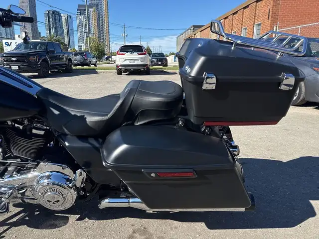 2017 Harley-Davidson Street Glide ~ STREET GLIDE ~ 107CI ~ DETAT in Sport Touring in City of Toronto - Image 17