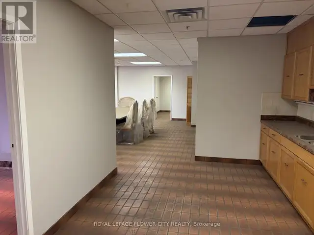 UNIT 2 - 229 WILKINSON ROAD Brampton (Steeles Industrial), Ontar in Commercial & Office Space for Rent in Mississauga / Peel Region - Image 5