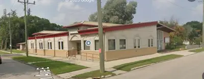 P03//Portage La Prairie/This prime central location features 7,500 sf of space. The owner is willing...