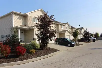 Edwards Townhouses is a family oriented townhome located in the central area. Clean and quiet close...