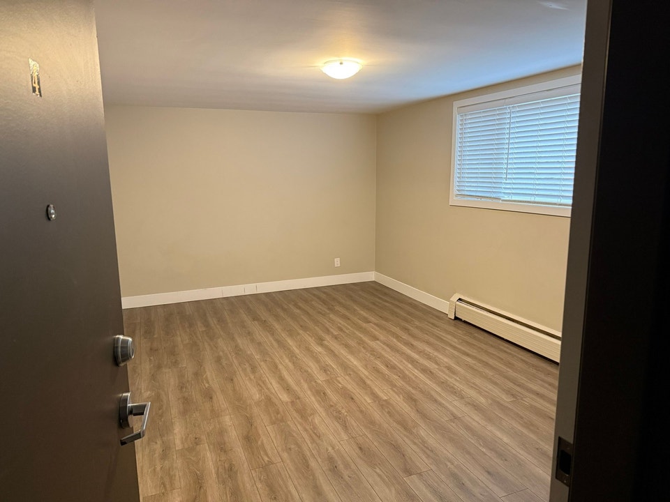 Charming 2-Bedroom Suite In VERY Quiet Neighbhorhood 4