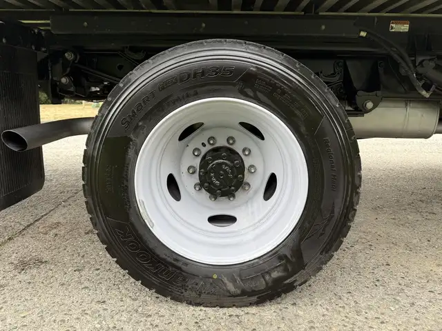 2022 Ford F600 XLT 4x4 20 Foot Roll Off Flatdeck Tow Truck in Heavy Trucks in Regina - Image 63