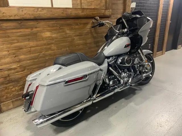 2025 Harley-Davidson Road Glide in Street, Cruisers & Choppers in Oshawa / Durham Region - Image 4