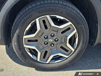 Experience the perfect blend of efficiency and luxury with this 2022 Hyundai Santa Fe Plug-In Hybrid... (image 8)