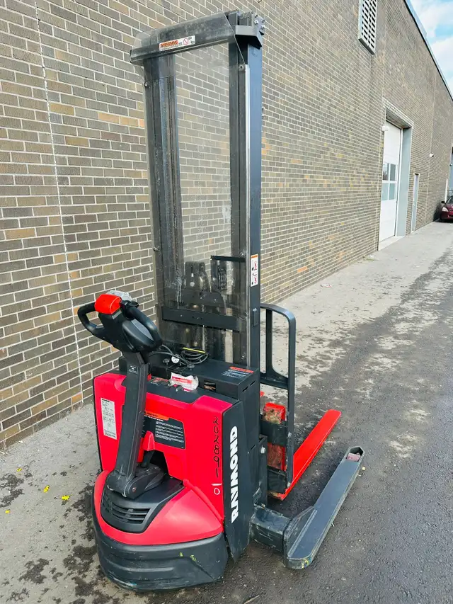 2017 Raymond Stacker WALK-BEHIND Forklift 2500 Cap for Sale&Rent in Heavy Equipment in Mississauga / Peel Region - Image 2