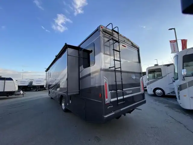 2025 Winnebago Vista 33K in RVs & Motorhomes in Abbotsford - Image 8