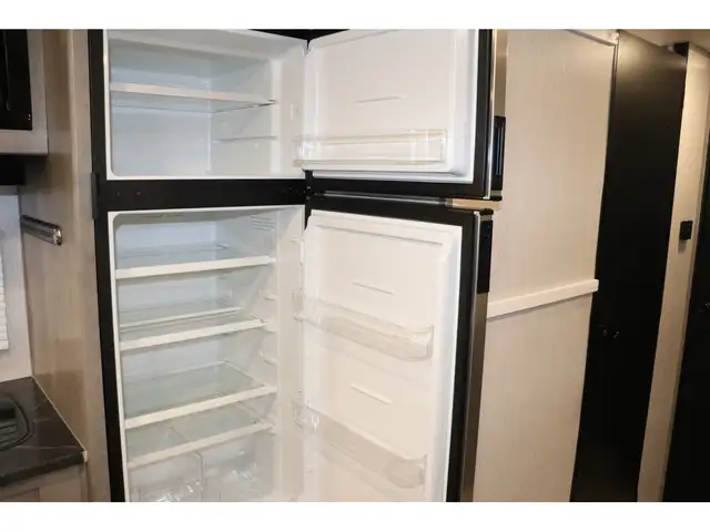 2022 Dutchmen Kodiak SE 28SBH 33FT LIGHT WT, BUNK ROOM/GREAT LAY in Cars & Trucks in Winnipeg - Image 14