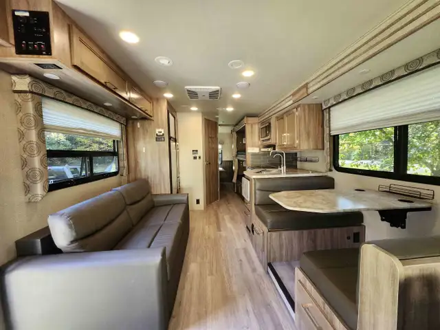 ENTEGRA ODYSSEY 2020 in Cars & Trucks in Granby - Image 8