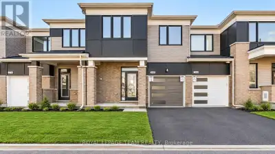Welcome to 268 Atima Circle, a beautifully designed Mattamy Oak model townhome located in the desira...