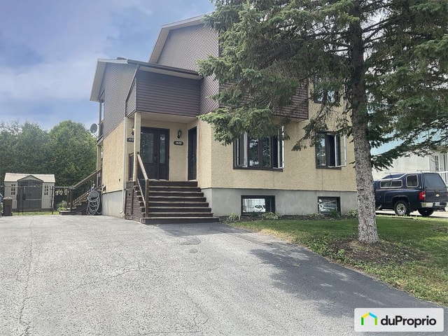 $775,000 - Triplex for sale in St-Jérôme (Bellefeuille) — photo 1