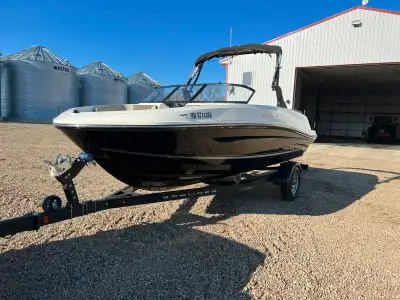 121 hours, teak flooring, swim platform, light pkg, in floor ski/board storage, stereo system, bilge...