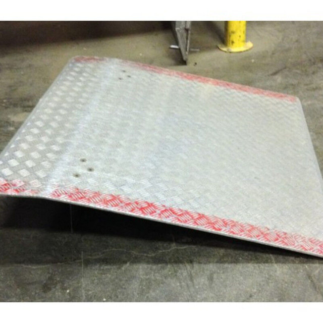 Used dock plate holds 2800 lbs in Other Business & Industrial in City of Toronto
