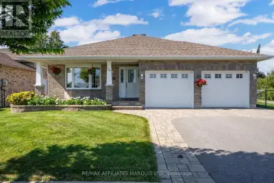 Located in Cornwalls desirable East Ridge subdivision, this all-brick bungalow features a double att...