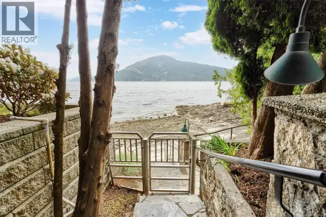960 Lands End End North Saanich, British Columbia in Houses for Sale in Victoria - Image 18
