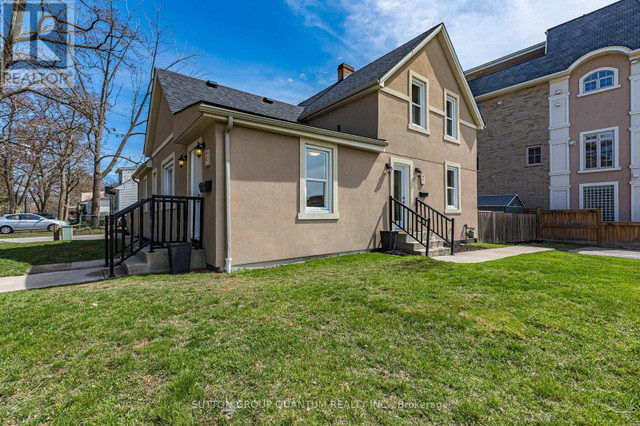 519 ELIZABETH ST Burlington, Ontario in Houses for Sale in Oakville / Halton Region - Image 2