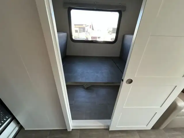 2022 Coachmen RV Mirada 35ESF in RVs & Motorhomes in Red Deer - Image 18