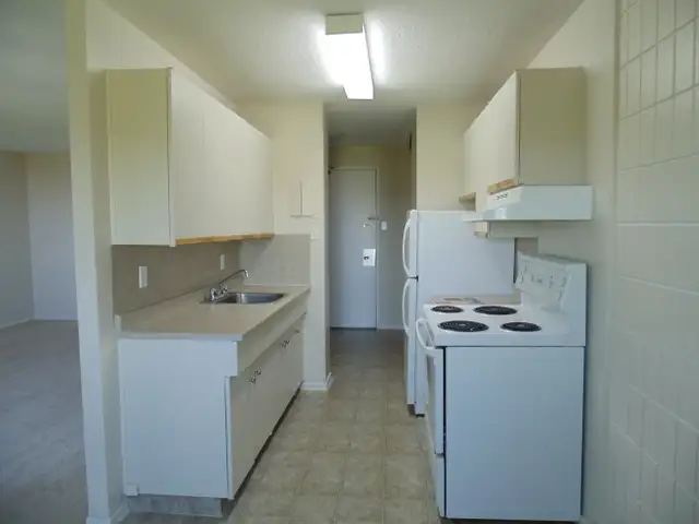 Chelsea Place  - 1 bedroom for May in Long Term Rentals in Winnipeg - Image 4