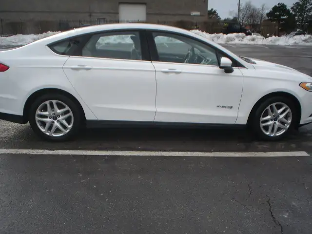 2014 Ford Fusion 4dr Sdn S Hybrid FWD in Cars & Trucks in Mississauga / Peel Region - Image 7
