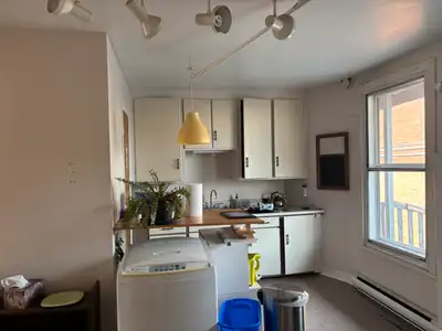 Beau grand 4 1/2,  2e étage rue Carillon Juillet