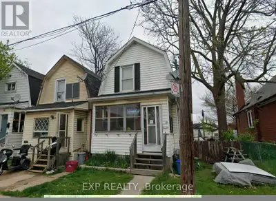 Welcome to this charming 2-storey detached home in Hamilton's Crown Point neighbourhood. Offering ap...