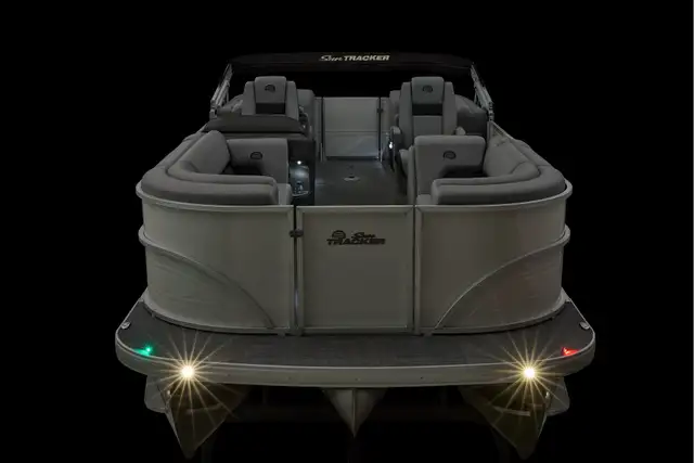 2026 Sun Tracker Party Barge 22 XP3 TRITOON pontoon boat in Powerboats & Motorboats in Vernon - Image 6