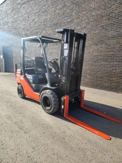 Keywords: used forklift, forklift, propane forklift, 3-stage mast, 5,000 lbs capacity, side shift, u...