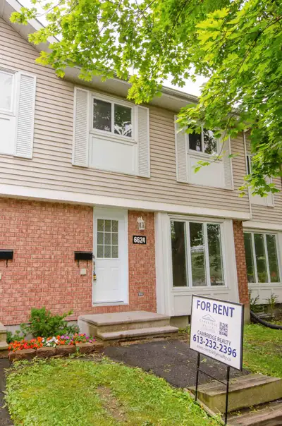 3 Bedroom Townhome - Orleans
