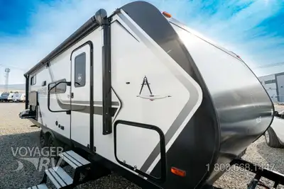 Located in Winfield, BC Call or Text 250-766-4607 Voyager RV Centre 1-800-668-1447 Peace of Mind Pac...