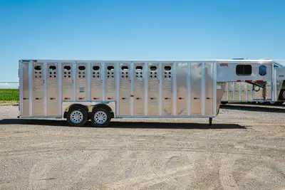 Welcome to Tractorland Trailers! Brand new 2026 Merritt Lariat 24' gooseneck stock trailer, an all a...