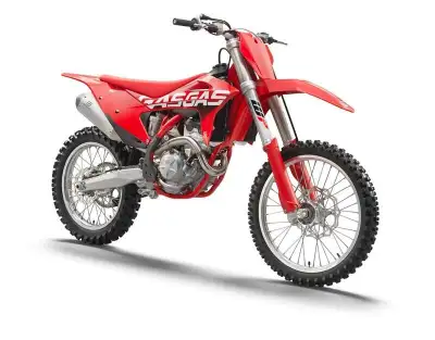 2024 Gas Gas MC 250F La GAS GAS MC 250F 2024 est une moto de motocross 4 temps alliant puissance et...