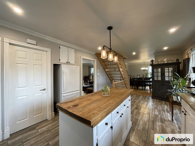 28e Avenue — photo 3