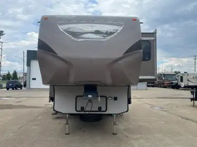 The 2012 CrossRoads Cruiser 330SS is a mid-size fifth wheel designed for couples or small families,...