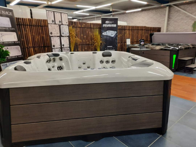 THE SATURN HOT TUB NOW AVAILABLE AT FACTORY HOT TUBS in Hot Tubs & Pools in Oakville / Halton Region - Image 4