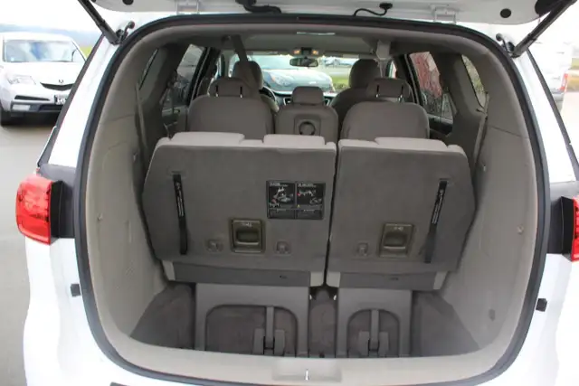 2019 KIA Sedona LX+ FWD for sale in Cars & Trucks in Comox / Courtenay / Cumberland - Image 13