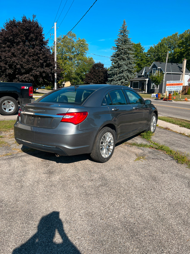 2012 chrysler 200 in Cars & Trucks in London - Image 4