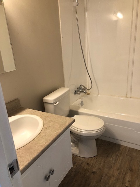 Driftwood Apts - Bachelor Suites - 7th St East 3