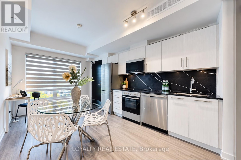 28 - 861 SHEPPARD AVENUE W Toronto (Clanton Park), Ontario 2