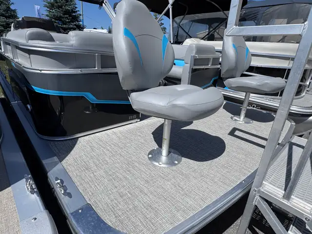 2025 Legend LE 19 RS EXT Pontoon Boat in Powerboats & Motorboats in Barrie - Image 4