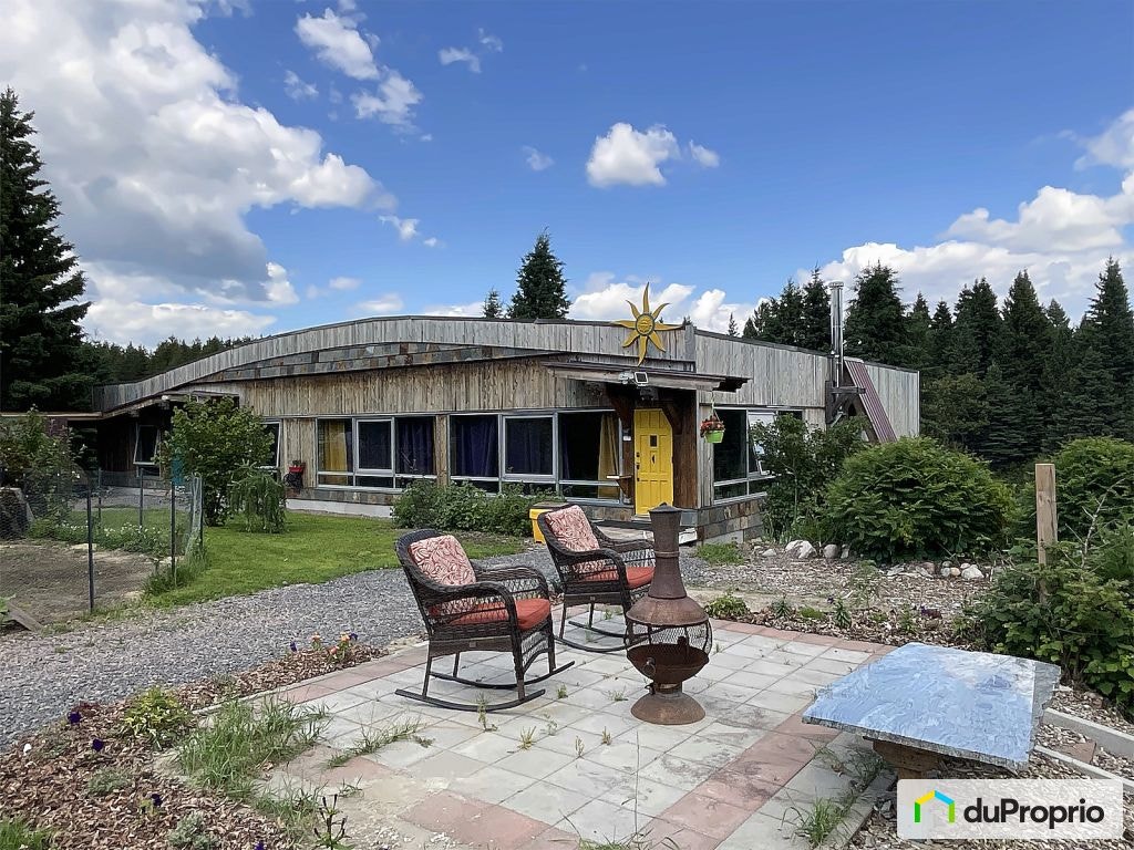 $999,999 - Country home for sale in St-Felicien — photo 1