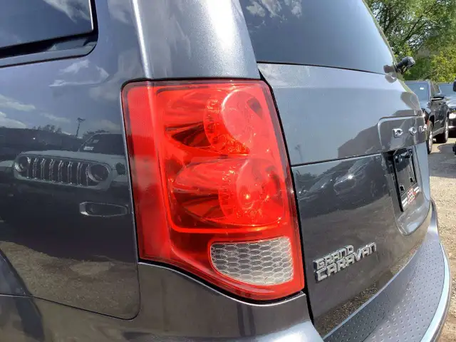2015 Dodge Grand Caravan Canada Value Package | AS IS | FWD in Cars & Trucks in Mississauga / Peel Region - Image 22