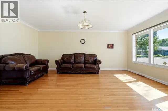 49 SCOTT STREET Regina, Saskatchewan in Houses for Sale in Regina - Image 8