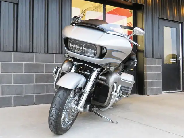 2016 Harley-Davidson FLTRUSE - CVO Road Glide Ultra in Sport Touring in Cambridge - Image 5