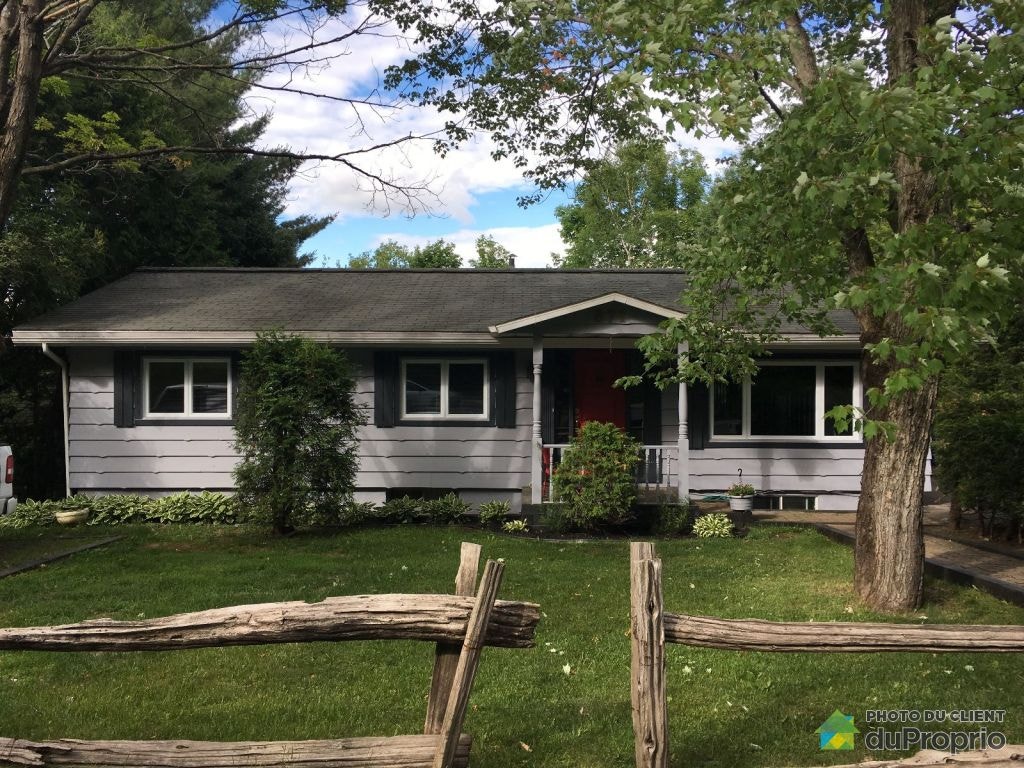 $600,000 - Bungalow for sale in Ste-Adele — photo 1