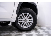 La Toyota Tundra SR5 2023 est une camionnette robuste et fiable, conçue pour répondre aux besoins le... (image 3)